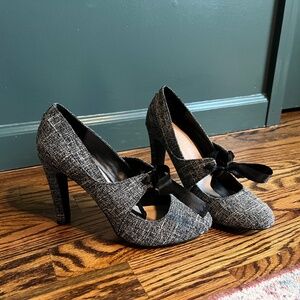 Round toed tweed like heels